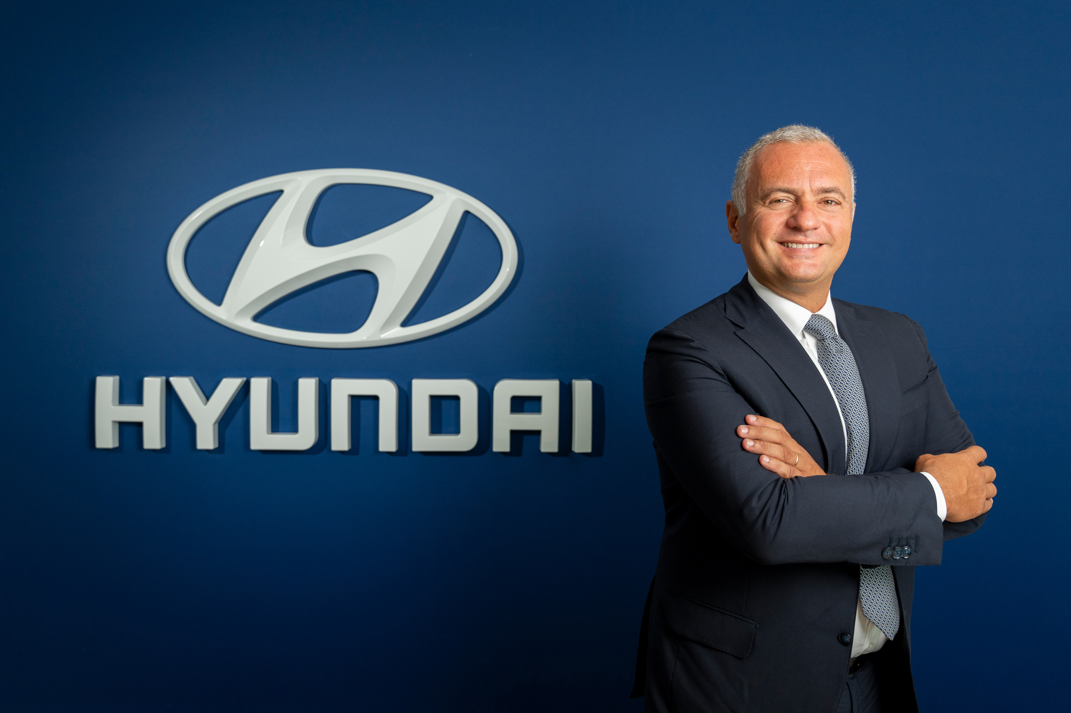 https://www.affaritaliani.it/static/upl2024/hyun/0005/hyundai-italia-francesco-calcara1.jpg