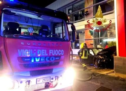 Tragedia stradale nella notte ad Avellino: auto si schianta, quattro morti