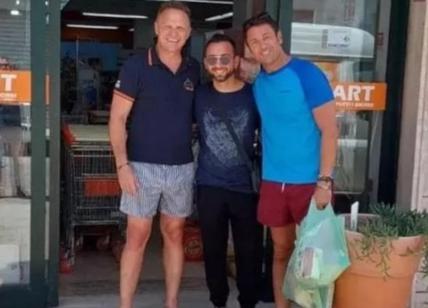 Meloni, vacanze in Puglia. Lollobrigida e Giambruno a comprare le mozzarelle fresche