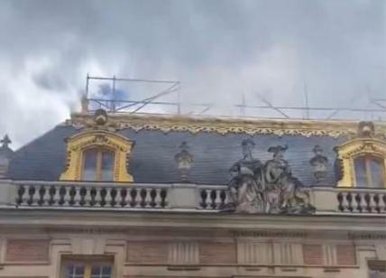 Francia, incendio alla Reggia di Versailles: turisti evacuati. FOTO