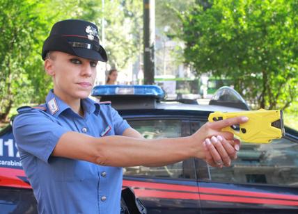 Bolzano, i carabinieri usano il taser: accusa un malore e muore un uomo