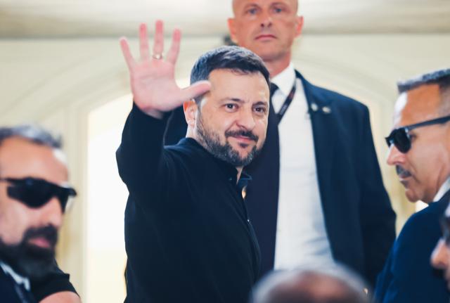 Zelensky arriva al Forum Ambrosetti