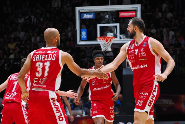 Nikola Mirotic e Shavon Shields (foto Ipa)