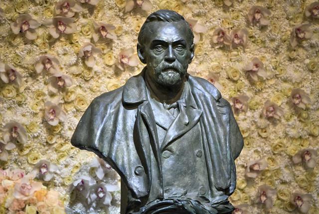 statua Alfred Nobel