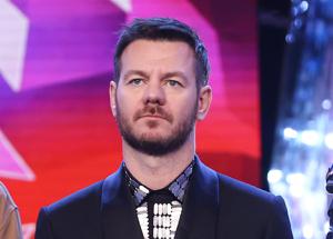 Cattelan, brutte notizie per il co-conduttore di Sanremo. Crolla l'utile della sua societÃ  (-37%)