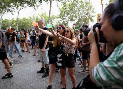 Iperturismo: residenti in rivolta a Barcellona, suona l'allarme anche per Roma