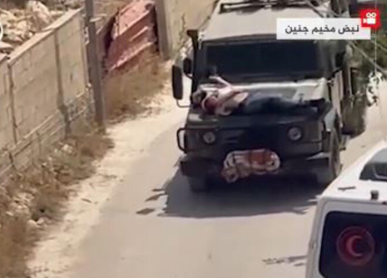 Palestinese ferito legato dall'esercito al cofano di un mezzo armato. Polemica