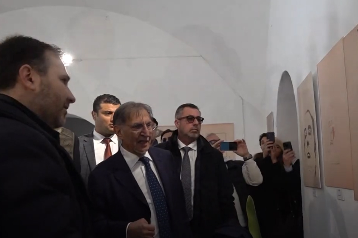 https://www.affaritaliani.it/static/upl2024/la-r/0000/la-russa-hammamet1.jpg