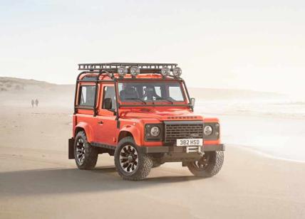 Land Rover Classic svela il Defender V8 by Works Bespoke: tradizione e personalizzazione senza compromessi