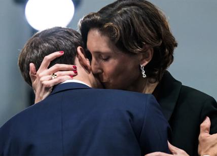 Parigi 2024, Emmanuel Macron e il caso del bacio con la ministra dello sport