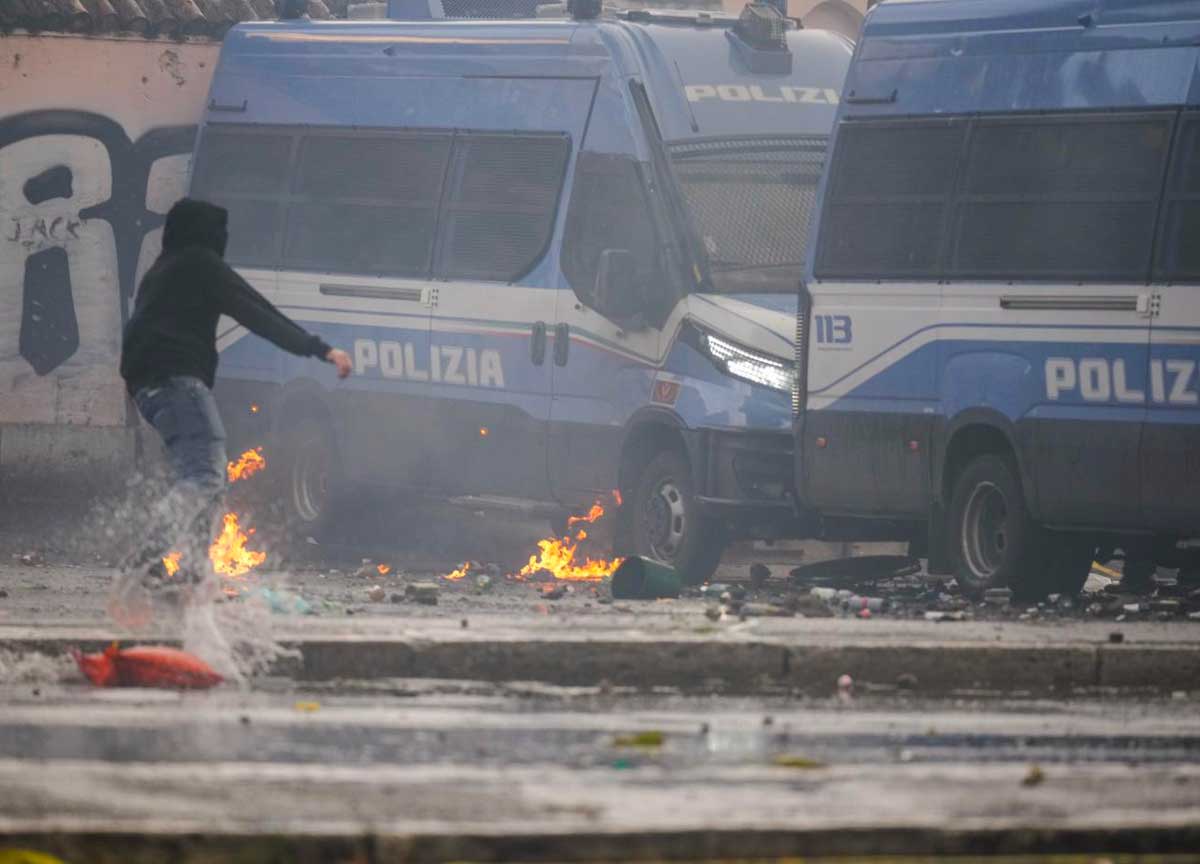 https://www.affaritaliani.it/static/upl2024/mani/manifestazione-pro-palestina-roma-031.jpg