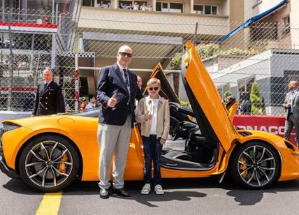 Il Principe Alberto II Guida la nuova McLaren Artura Spider al GP di Monaco