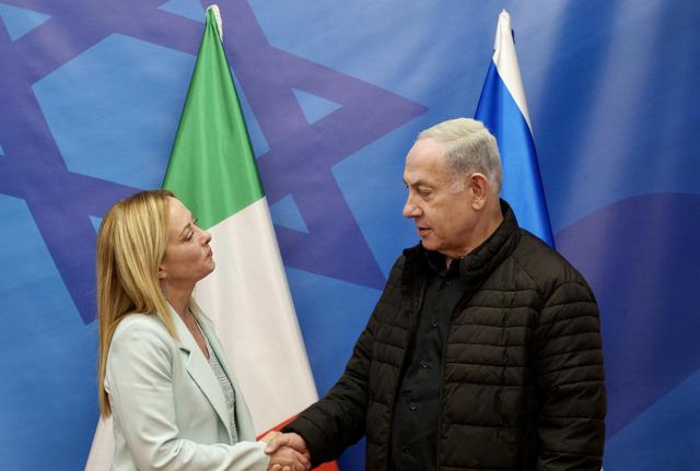 Netanyahu e il mandato di arresto della CPI. Meloni e il Cdx con Israele (ma con diverse sfumature), il Pd si spacca, contro Tel Aviv M5S e AVS. La mappa delle posizioni in Italia