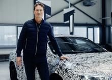 Mercedes non sfreccia nel 2025: ricavi in calo e utile quasi dimezzato. Sui conti pesa la concorrenza con la Cina Mercedes non sfreccia nel 2025: ricavi in calo e utile quasi dimezzato. Sui conti pesa la concorrenza con la Cina