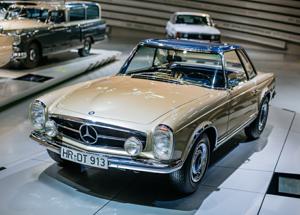 Mercedes-Benz 230 SL: la "Pagoda" che ha fatto la storia tra design e motorsport