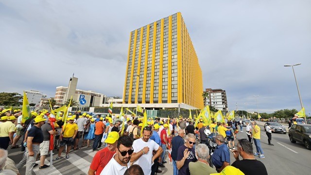 Migliaia di agricoltori con i trattori a Bari contro le emrgenze agricole3