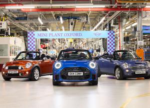 La Nuova MINI Cooper Cabrio torna a Oxford: inizia la produzione della quarta generazione