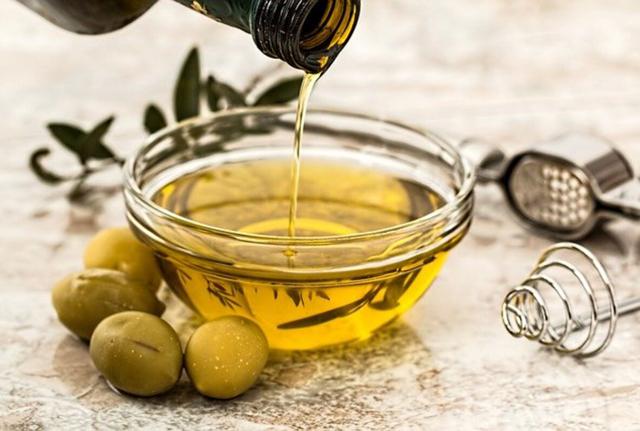 L'olio italiano sta scomparendo: produciamo un sesto della Spagna