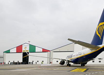 Scoppia il pneumatico di un aereo in pista, chiuso l'aeroporto di Orio al Serio