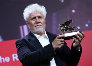 Festival del cinema di Venezia, Pedro Almodóvar vince il Leone d’oro. Italia d'argento con "Vermiglio"