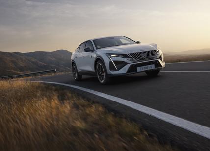 PEUGEOT E-408: l’innovativa fastback elettrica che completa la gamma EV del Leone