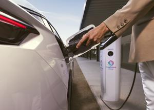 Auto elettriche in Italia: fino a 5,8 milioni di punti di ricarica entro il 2035