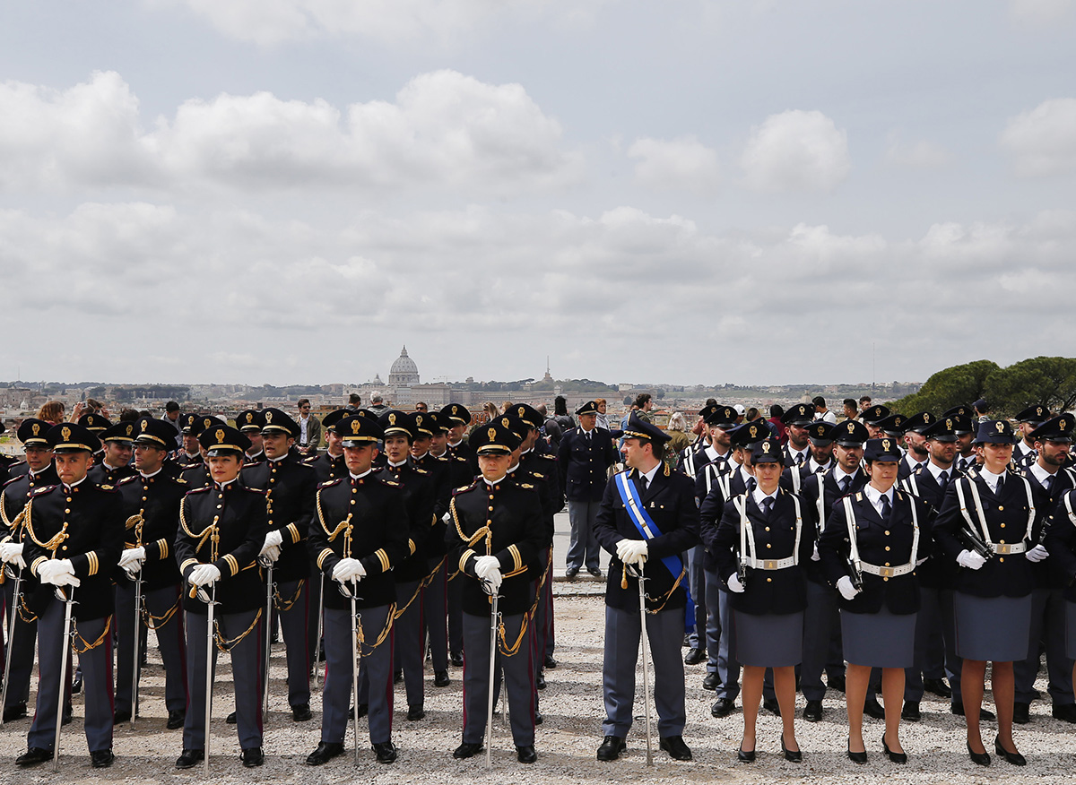 https://www.affaritaliani.it/static/upl2024/poli/0002/polizia-di-stato.jpg