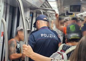 Rapine sulla Metro C: presa la gang degli egiziani. Per un 18enne scatta il Daspo trasporti: vietato usare la metropolitana