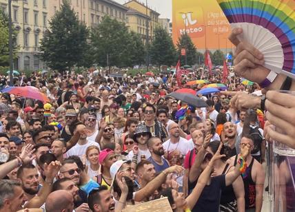 Giornalisti palpeggiati al Milano Pride, Usigrai: "Denunciare il colpevole"