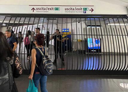Prigionieri dell'Atac: sciopero, passeggeri rinchiusi nella stazione Spagna