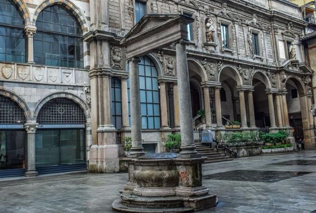 Palazzo della Regione a Camera di Commercio Milano