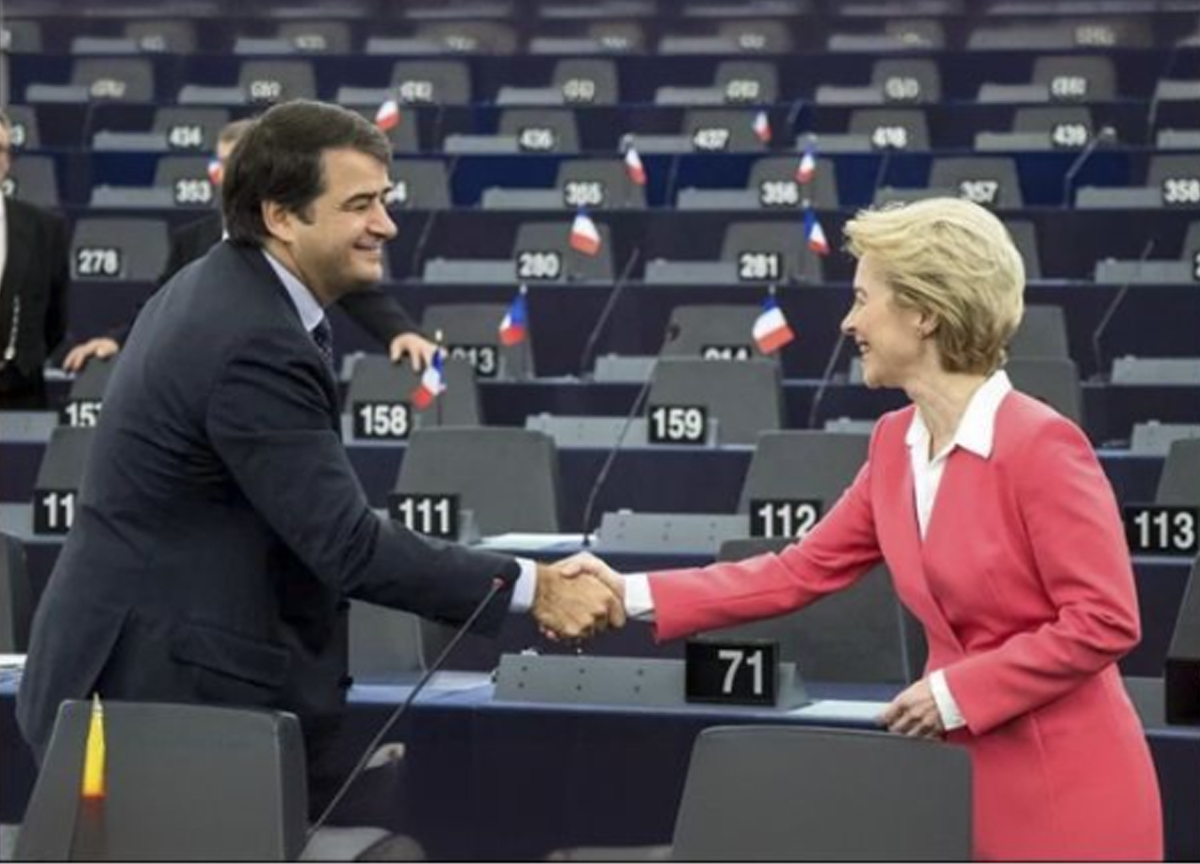 https://www.affaritaliani.it/static/upl2024/raff/raffaele-fitto-e-ursula-von-der-leyen.jpg