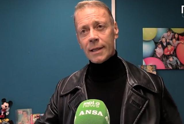 Rocco Siffredi a teatro: "Il futuro del porno? Tutti in pensione, arrivano i robot. I social media hanno portato alla disconnessione tra i giovani"