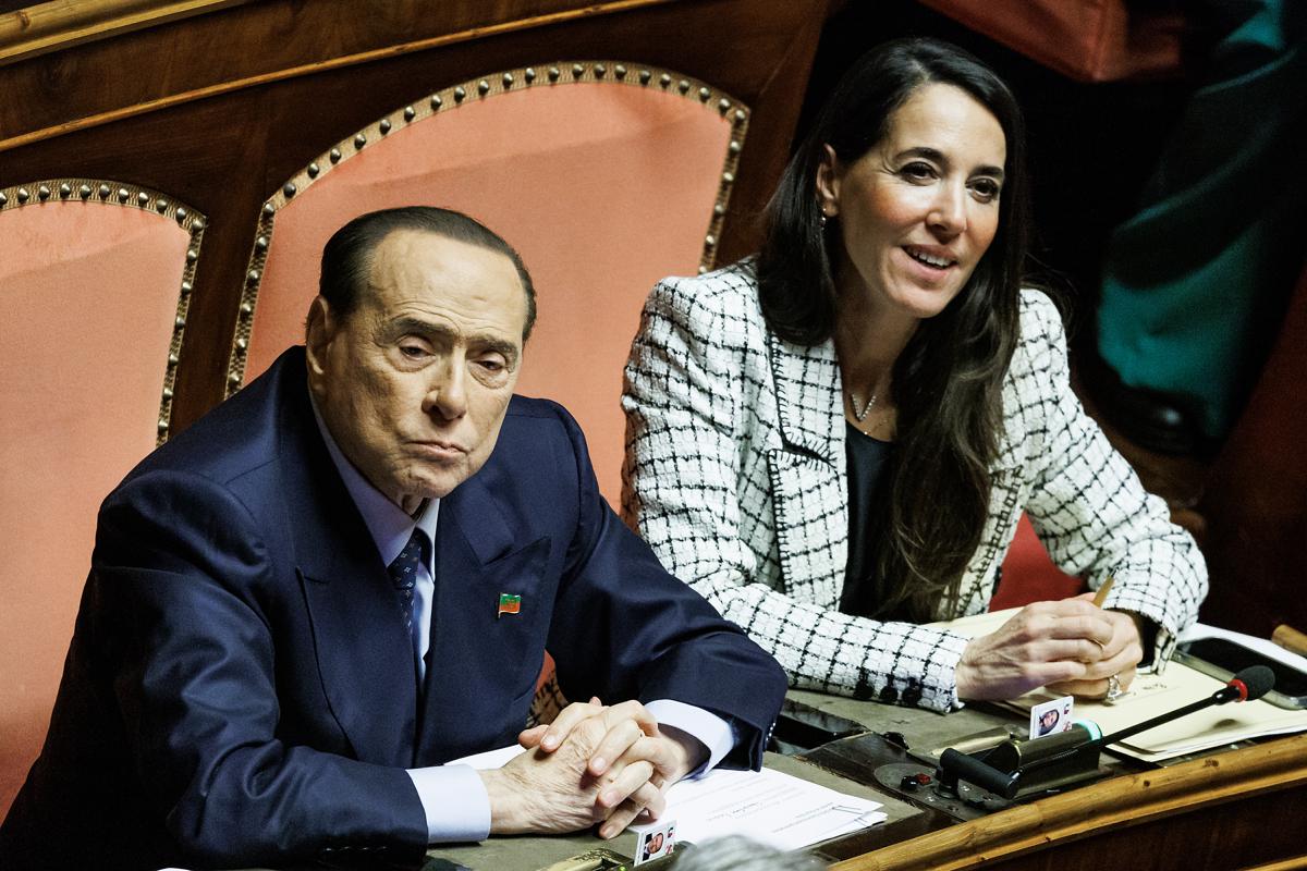 https://www.affaritaliani.it/static/upl2024/ronz/ronzulli-berlusconi-giustizia.jpg