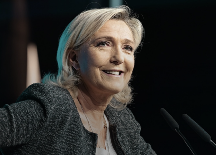 Gli italiani: meglio Le Pen di Macron. E il 60% dice no al bis di Ursula