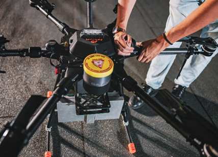 SEA: primo volo di test con droni elettrici per il trasporto merci da Malpensa