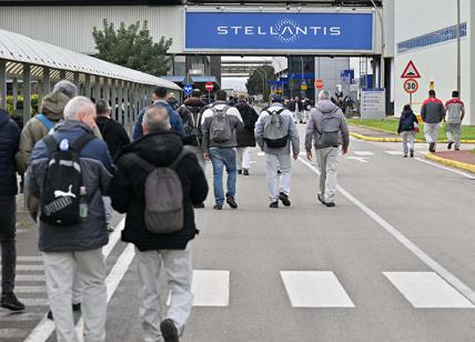 Stellantis si ferma il 18 ottobre, operai scendono in piazza. I sindacati: "Situazione grave, serve inversione di rotta"