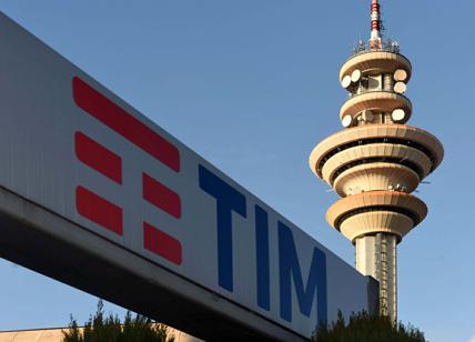 Tim, “Vivendi è un azionista che zavorra il titolo in Borsa”. I francesi venderebbero la loro quota. Ma solo per 2 mld