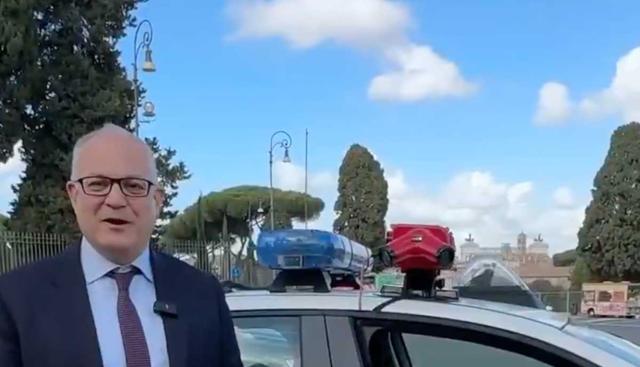 Gualtieri e il video di TikTok sullo sparamulte Cerbero: una comunicazione coraggiosa con linguaggio diretto. Per la politica è una nuova narrazione