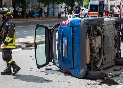 Incidente nel Napoletano: indagati per omicidio stradale il compagno e la madre della piccola di 8 anni morta