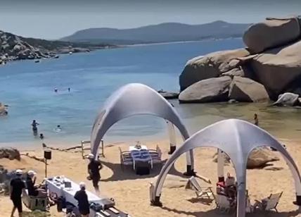 Sardegna, grigliata e campo da beach volley nella spiaggia di Talmone: lo yacht del milionario invade l'area protetta