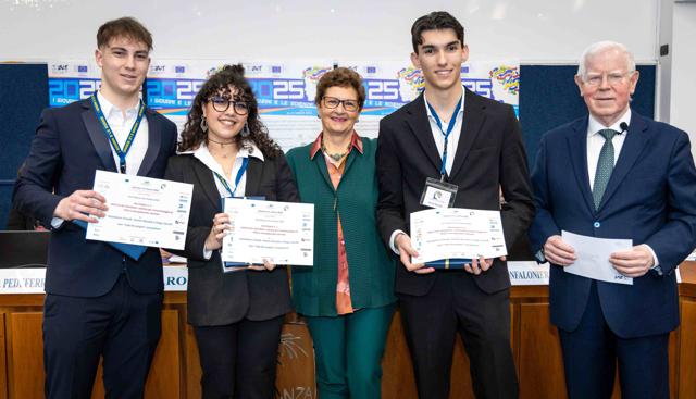 Concorso europeo EUCYS-- Selezione italiana "I giovani e le scienze 2025" alla FAST - Premiazione progetto MAD 63 con il dott. Alberto Pieri