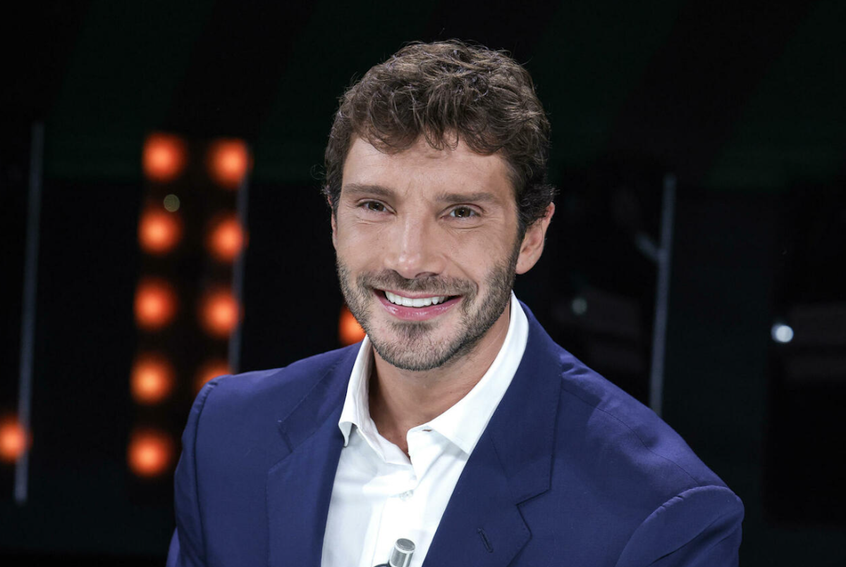 https://www.affaritaliani.it/static/upl2024/stef/0003/stefano-de-martino-affari-tuoi-lotteria-italia.png