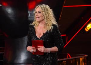 Pagelle ascolti tv, top e flop auditel: De Martino, The Voice Kids, Quarto Grado: chi si è schiantato e chi vola