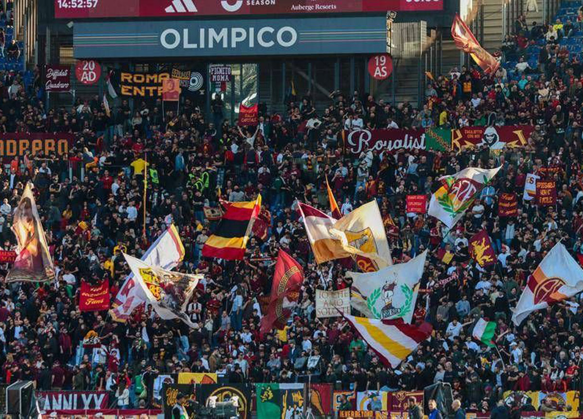 https://www.affaritaliani.it/static/upl2024/tifo/tifosi_roma.jpg