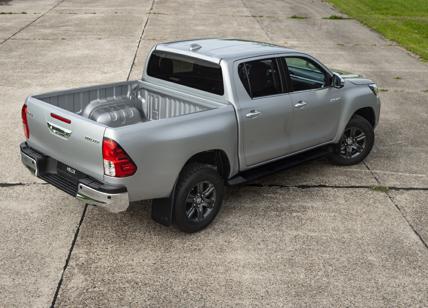 Toyota nuovo Hilux Hybrid 48V: il pick-up che unisce potenza e tecnologia ibrida