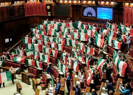 L’Autonomia ricompatta le opposizioni: il Centrosinistra chiama la piazza