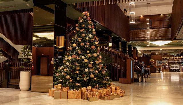  L'installazione nella hall del Meliá Milano