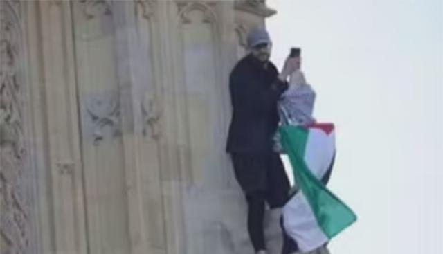 Hamas 'indicatori positivi' per seconda fase tregua a Gaza. Uomo con bandiera palestinese sul Big Ben. E nel campo da golf di Trump...