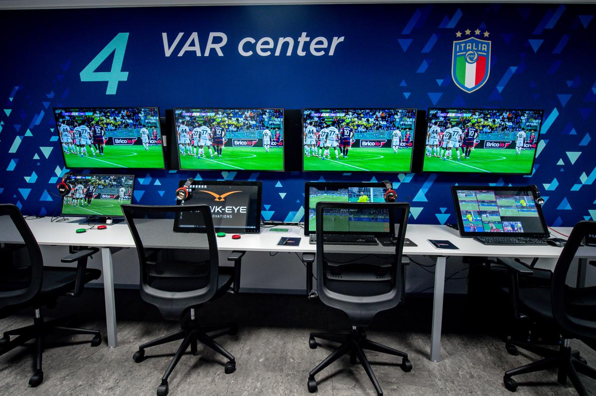 https://www.affaritaliani.it/static/upl2024/var-/var-calcio.jpg